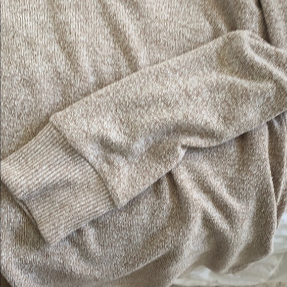 Tan sweater - Picture 4 of 4